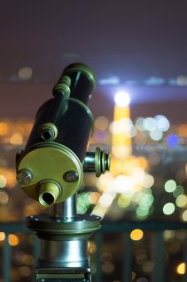 Téléscope et Tour Eiffel dans le bokeh © David Briard