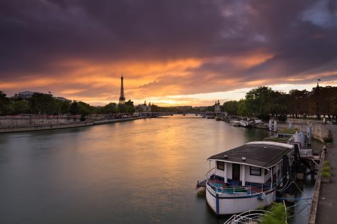 Nuages rougeoyants au dessus du Pont Alexandre III © David Briard