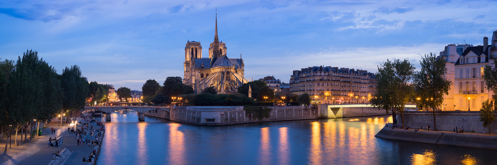 Notre-Dame at blue hour © David Briard