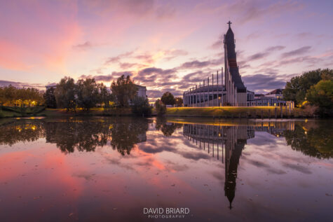 Église Notre-Dame du Val au coucher du soleil à Bussy-Saint-Georges © David Briard