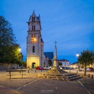 Dusk over Saint-Martin Church and Calvaire in Fontenay-Trésigny © David Briard
